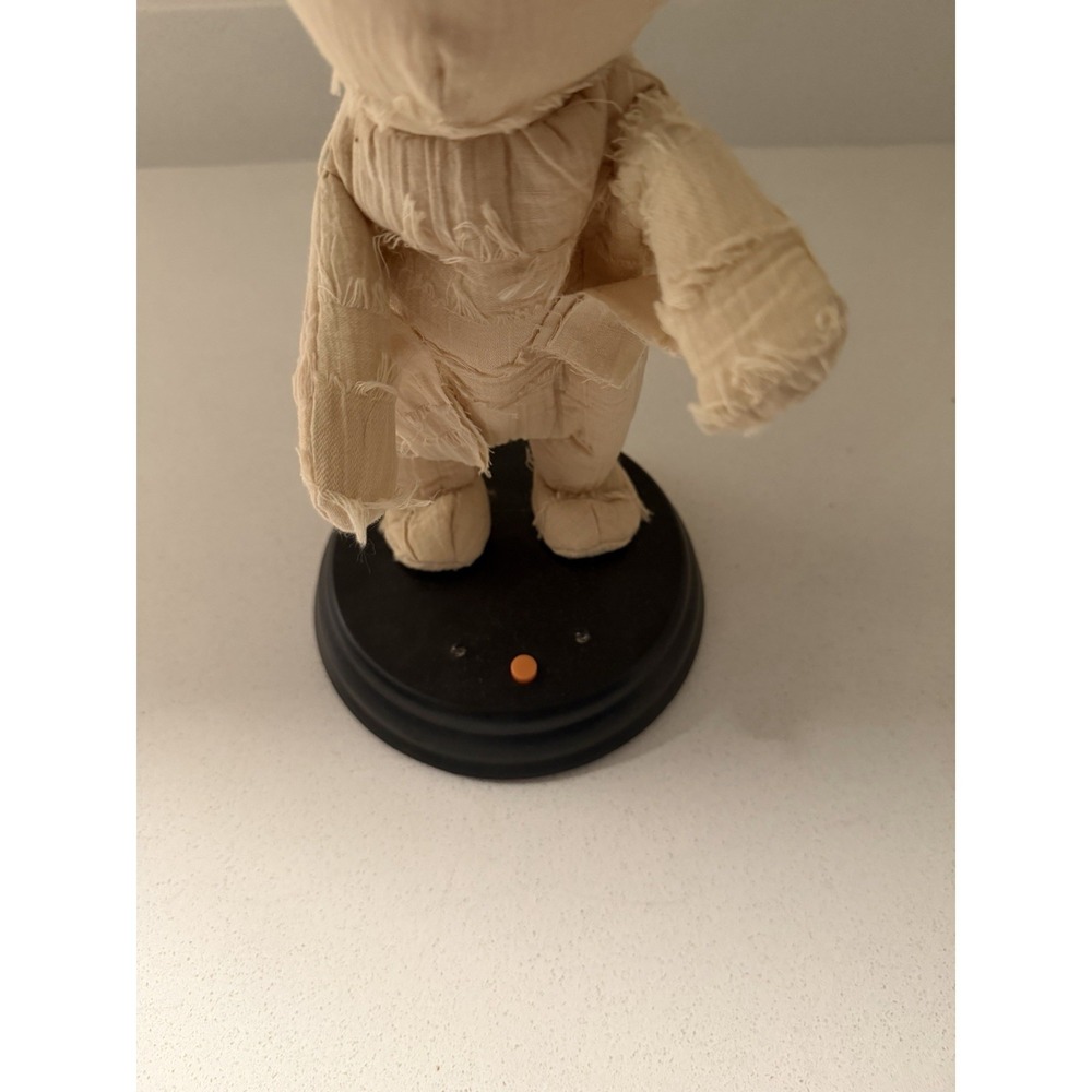 Gemmy - 11" Mummy Animated Sings to Michael Jackson's "Thriller" - Picture 2 of 7